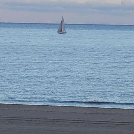 Chambres D'Hotes Un Ete Sans Fin A 50 M De La Plage A Canet Plage Exterior photo